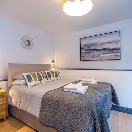 בורנמות' Modern Apt Near Gardens With Large Decking Area - Vivre Retreats מראה חיצוני תמונה