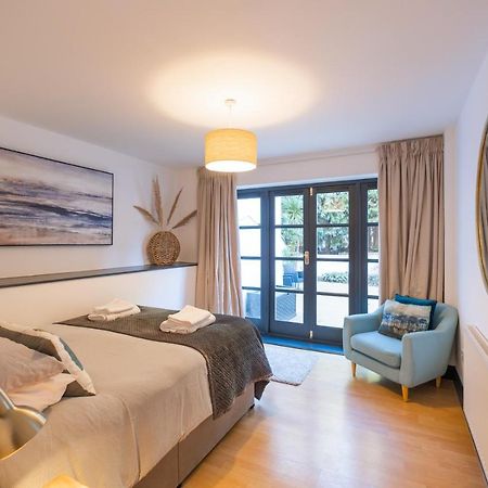 בורנמות' Modern Apt Near Gardens With Large Decking Area - Vivre Retreats מראה חיצוני תמונה