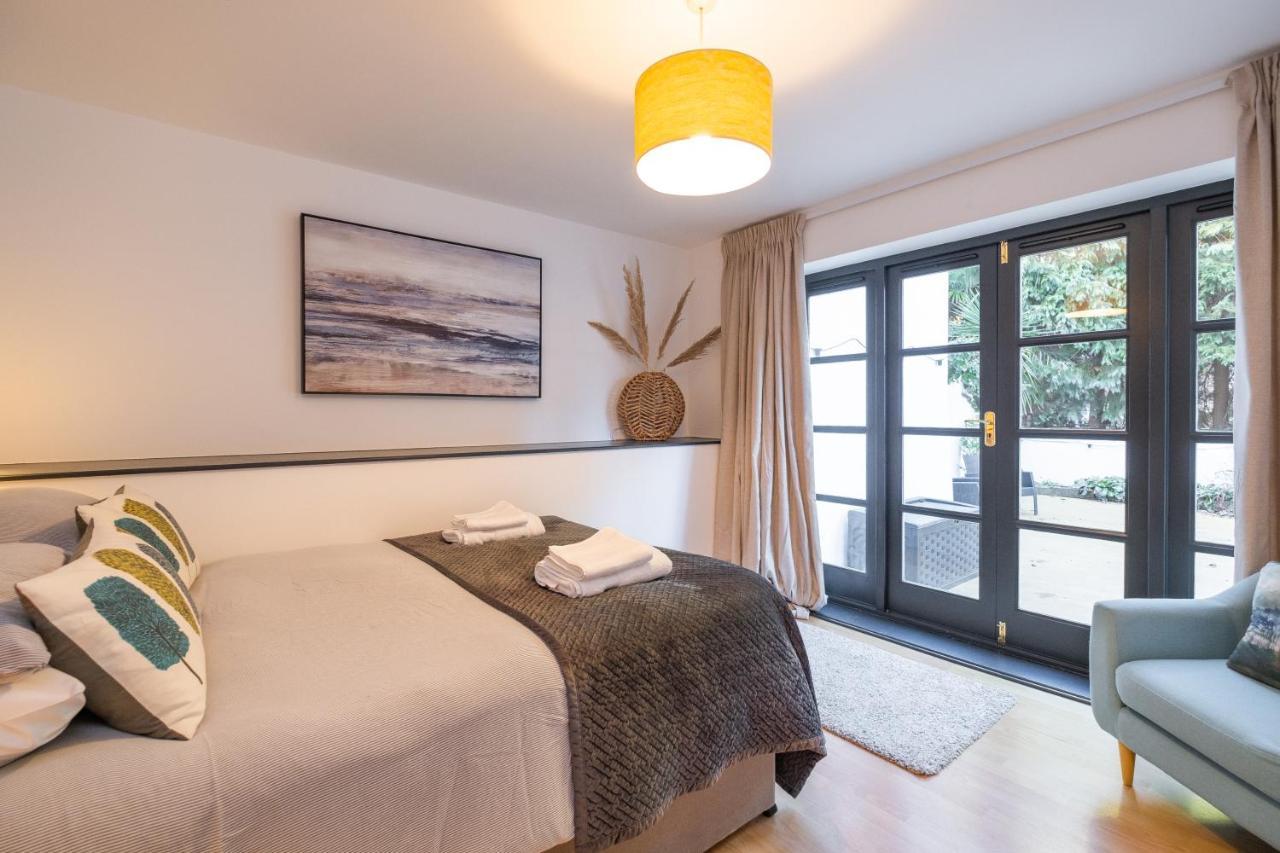 בורנמות' Modern Apt Near Gardens With Large Decking Area - Vivre Retreats מראה חיצוני תמונה