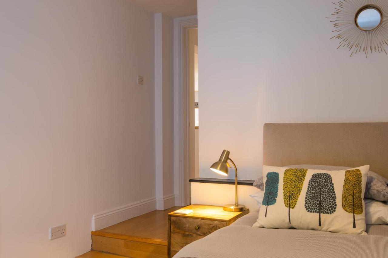 בורנמות' Modern Apt Near Gardens With Large Decking Area - Vivre Retreats מראה חיצוני תמונה