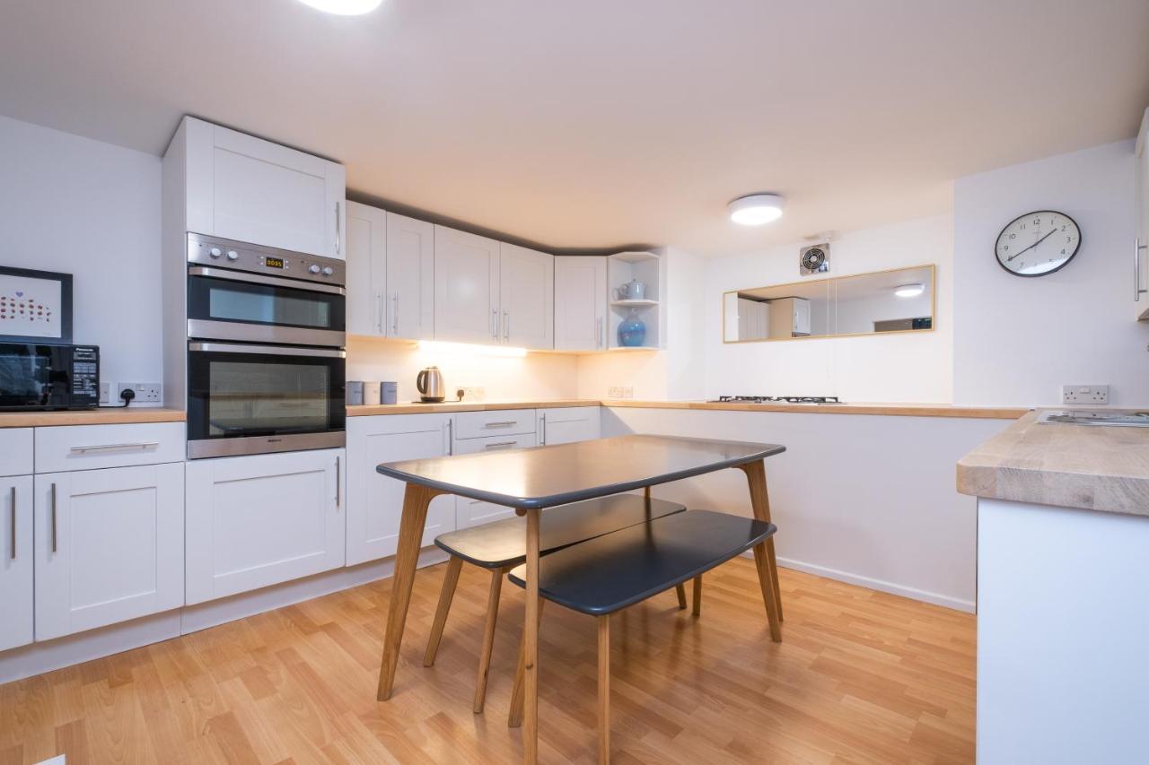 בורנמות' Modern Apt Near Gardens With Large Decking Area - Vivre Retreats מראה חיצוני תמונה