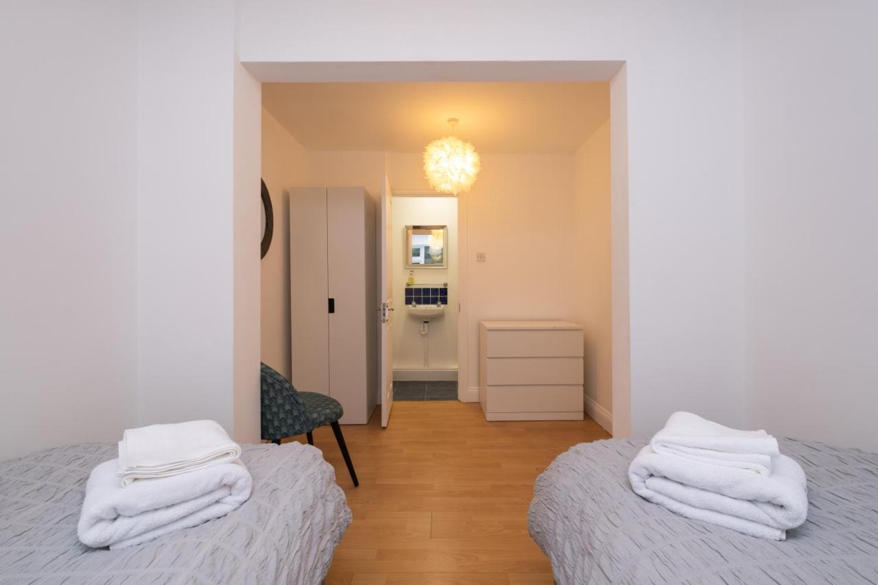 בורנמות' Modern Apt Near Gardens With Large Decking Area - Vivre Retreats מראה חיצוני תמונה