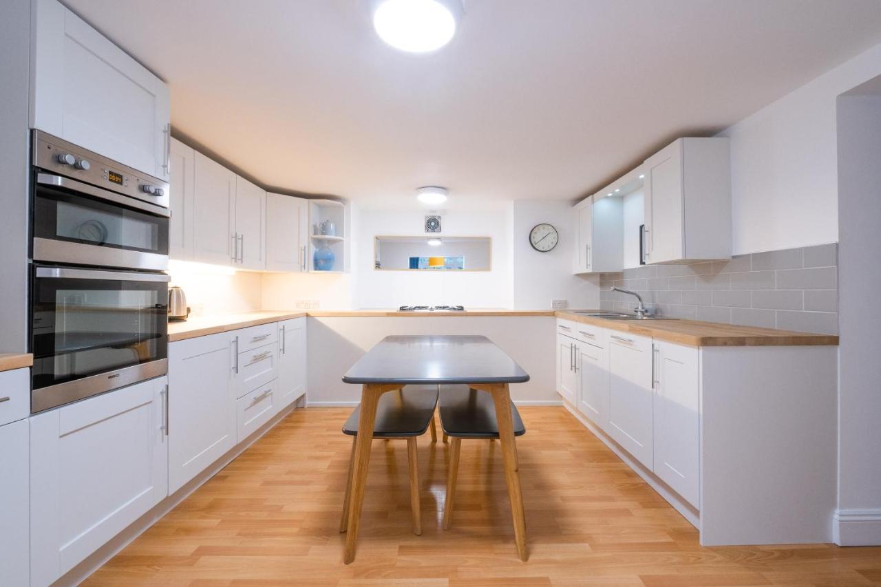 בורנמות' Modern Apt Near Gardens With Large Decking Area - Vivre Retreats מראה חיצוני תמונה