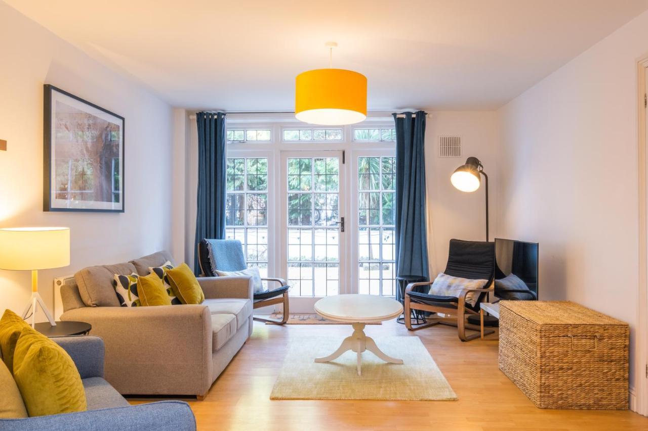 בורנמות' Modern Apt Near Gardens With Large Decking Area - Vivre Retreats מראה חיצוני תמונה