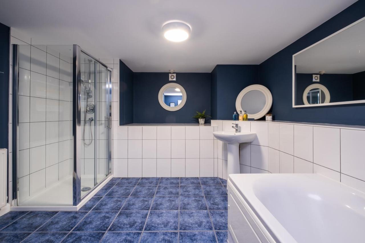 בורנמות' Modern Apt Near Gardens With Large Decking Area - Vivre Retreats מראה חיצוני תמונה