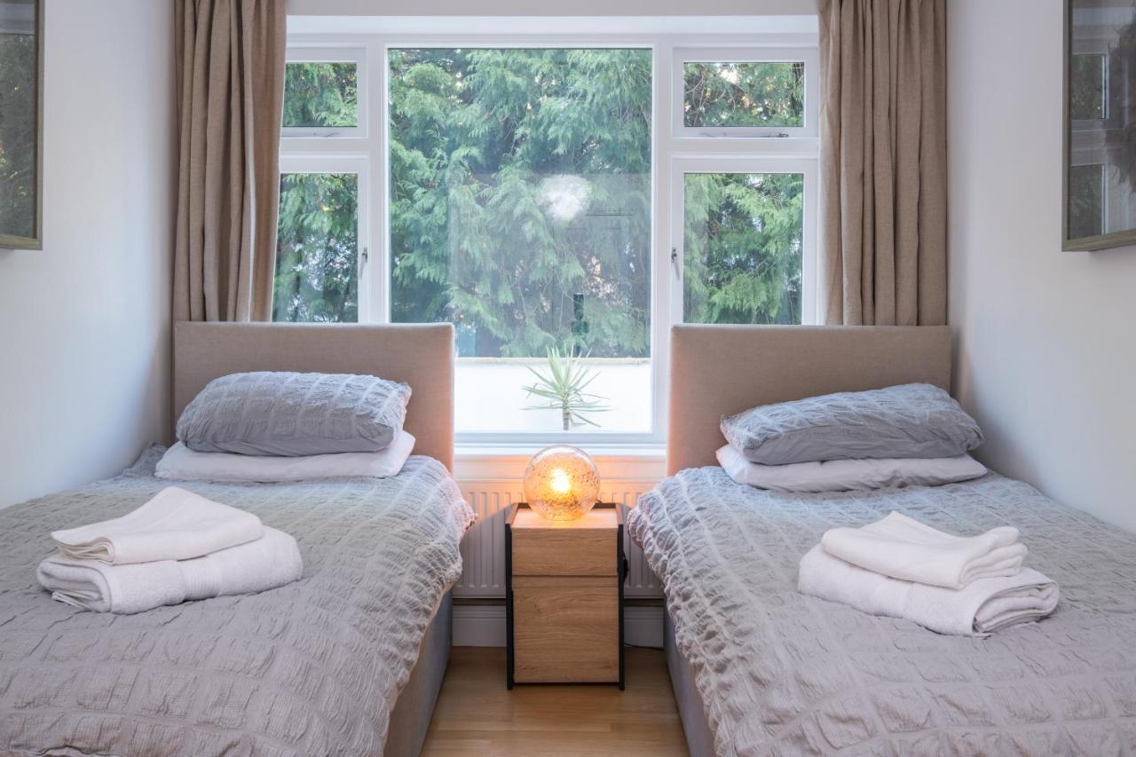בורנמות' Modern Apt Near Gardens With Large Decking Area - Vivre Retreats מראה חיצוני תמונה