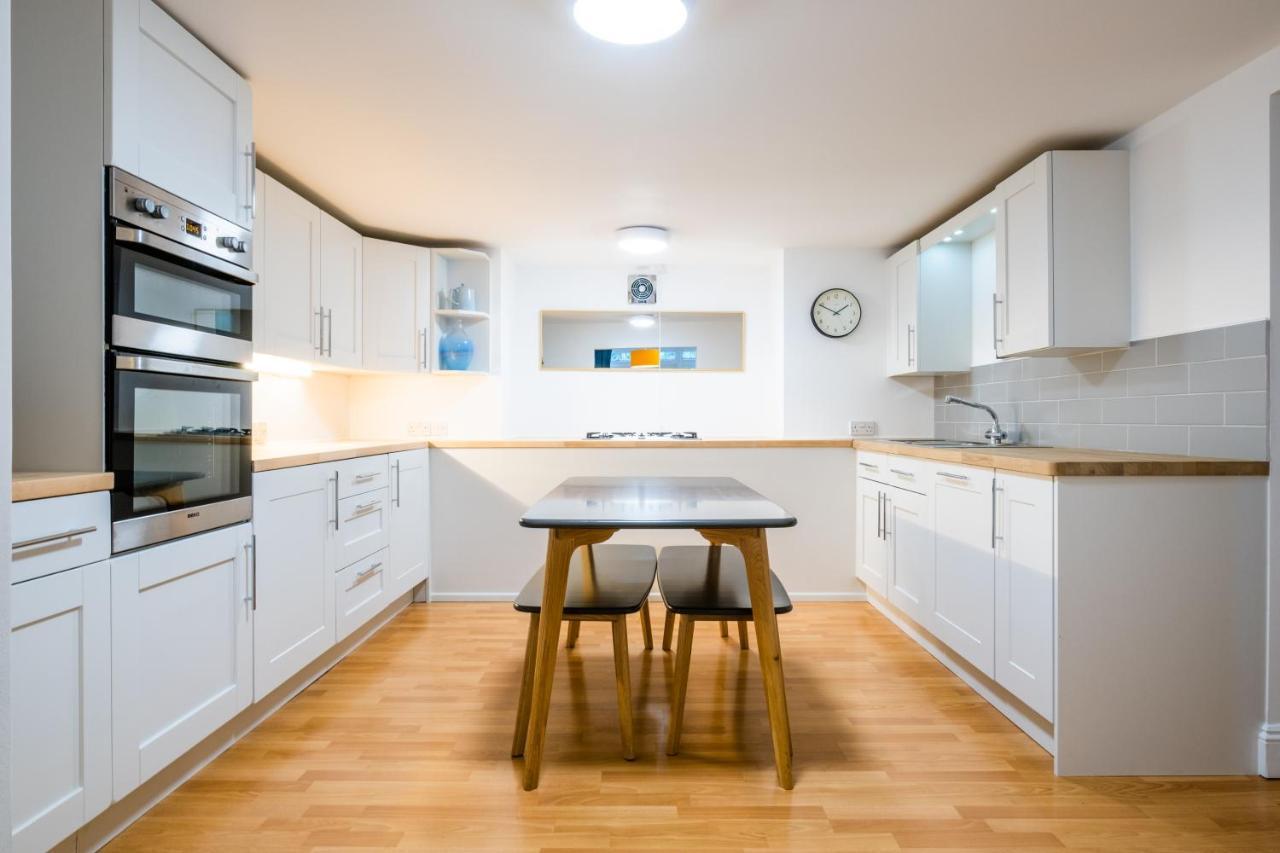 בורנמות' Modern Apt Near Gardens With Large Decking Area - Vivre Retreats מראה חיצוני תמונה